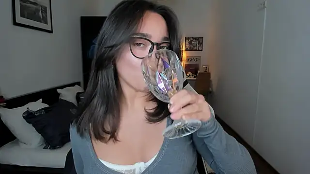 Tiffany Flynn online show from 12-21-24, 08:32