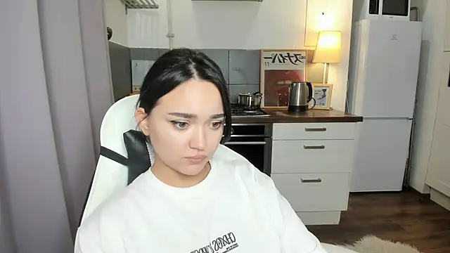 Tiffany Flynn online show from 01-10-25, 02:55