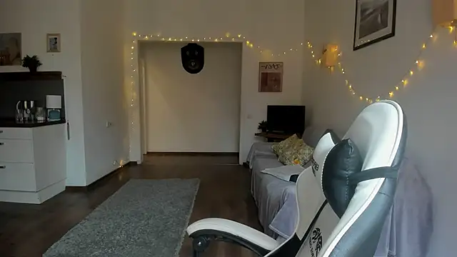 Tiffany Flynn online show from 01-31-25, 11:24