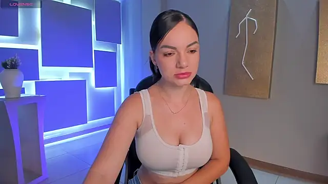 Snapshot of MorganHicks chatting on 04-17-26, 11:02 MorganHicks online show from 04-17-26, 11:02
