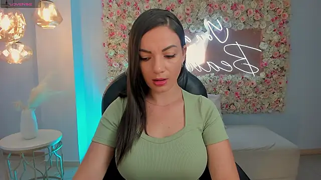 Snapshot of MorganHicks chatting on 02-11-26, 07:25 MorganHicks online show from 02-11-26, 07:25