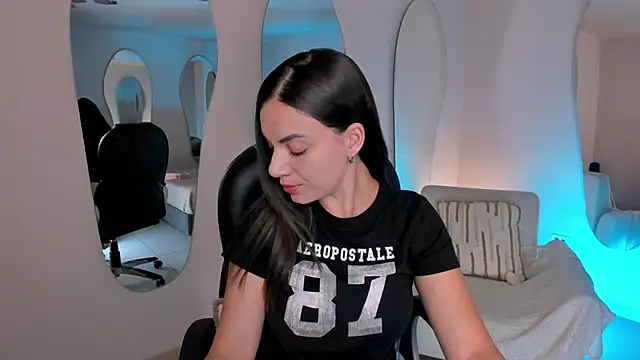 Snapshot of MorganHicks chatting on 02-18-26, 07:54 MorganHicks online show from 02-18-26, 07:54