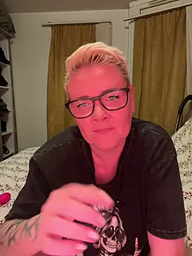 Gizzithehotone online show from 02-27-26, 06:08