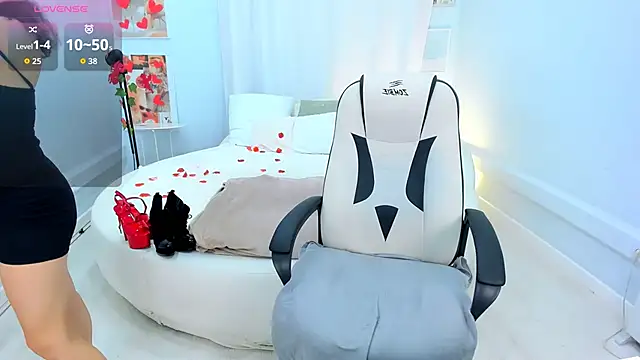 HelenaRegal online show from 02-17-26, 02:03