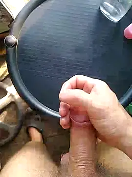 Snapshot of Alvaro2017 chatting on 02-21-26, 09:06 Alvaro2017 online show from 02-21-26, 09:06