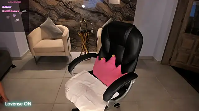 DannieSmith1 online show from 10-17-25, 11:28