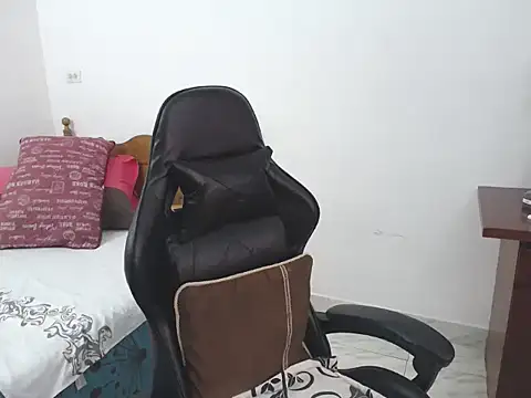 yeslluisa online show from 06-12-26, 07:44
