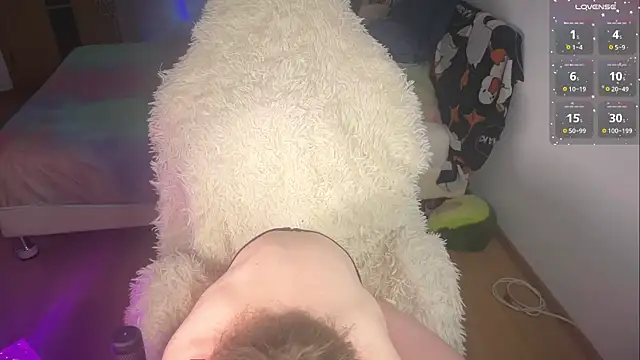aesthetic boyy online show from 04-26-26, 11:07