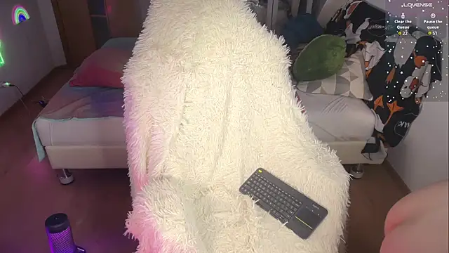 aesthetic boyy online show from 05-10-26, 11:36