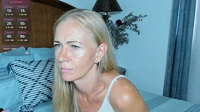 Snapshot of Christine_35 chatting on 07-05-26, 12:56 Christine 35 online show from 07-05-26, 12:56