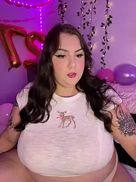 Snapshot of honeyviolet chatting on 09-23-25, 05:47 honeyviolet online show from 09-23-25, 05:47