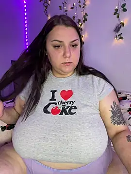 Snapshot of honeyviolet chatting on 09-10-25, 01:48 honeyviolet online show from 09-10-25, 01:48