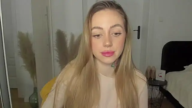 Snapshot of sexyCoralie chatting on 02-06-25, 06:02 sexyCoralie online show from 02-06-25, 06:02