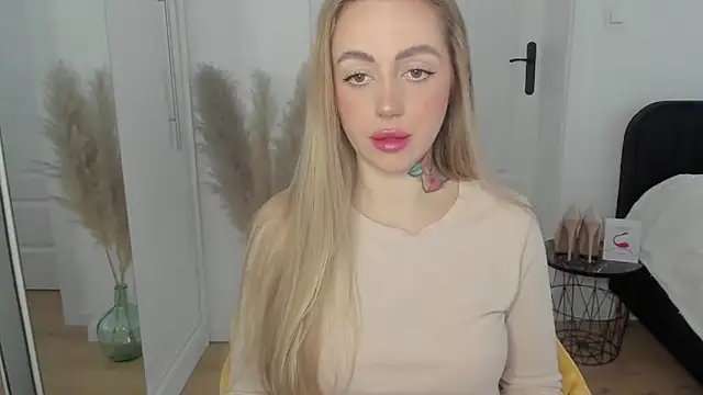 Snapshot of sexyCoralie chatting on 02-13-25, 07:56 sexyCoralie online show from 02-13-25, 07:56