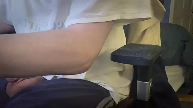 Snapshot of relix1 chatting on 04-16-26, 08:37 relix1 online show from 04-16-26, 08:37