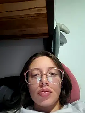 Snapshot of linda-schmidt chatting on 06-11-26, 03:36 linda-schmidt online show from 06-11-26, 03:36