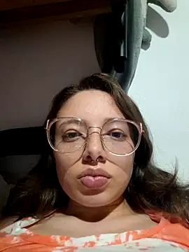 Snapshot of linda-schmidt chatting on 07-10-26, 01:49 linda-schmidt online show from 07-10-26, 01:49