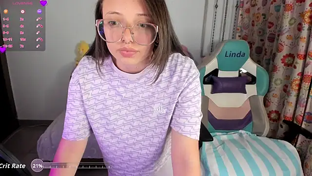 Snapshot of linda-schmidt chatting on 06-20-26, 03:55 linda-schmidt online show from 06-20-26, 03:55