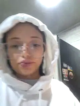 Snapshot of linda-schmidt chatting on 06-12-26, 01:03 linda-schmidt online show from 06-12-26, 01:03