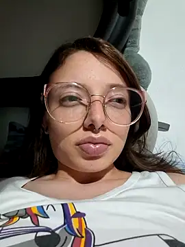 Snapshot of linda-schmidt chatting on 06-17-26, 03:50 linda-schmidt online show from 06-17-26, 03:50