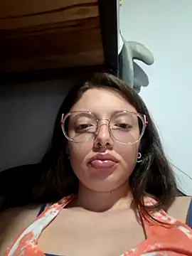 Snapshot of linda-schmidt chatting on 06-14-26, 02:24 linda-schmidt online show from 06-14-26, 02:24