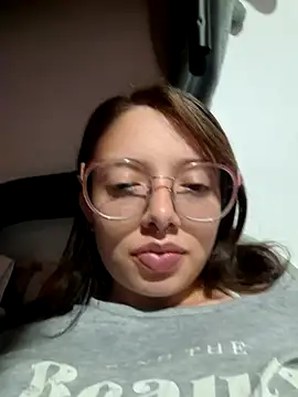 Snapshot of linda-schmidt chatting on 07-18-26, 04:54 linda-schmidt online show from 07-18-26, 04:54