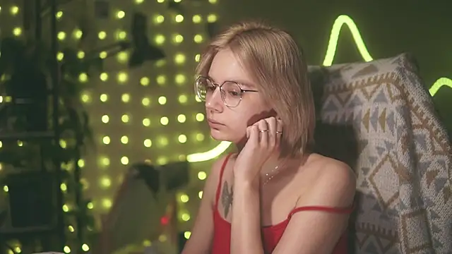 Snapshot of alyssa_sweet chatting on 06-17-26, 04:56 alyssa sweet online show from 06-17-26, 04:56