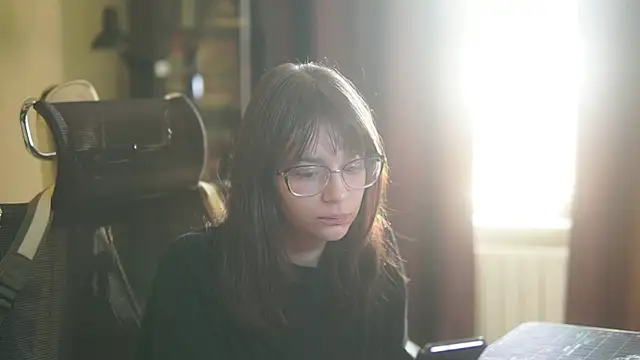 Snapshot of alyssa_sweet chatting on 09-25-25, 04:18 alyssa sweet online show from 09-25-25, 04:18