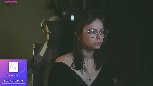 Snapshot of alyssa_sweet chatting on 09-26-25, 05:03 alyssa sweet online show from 09-26-25, 05:03