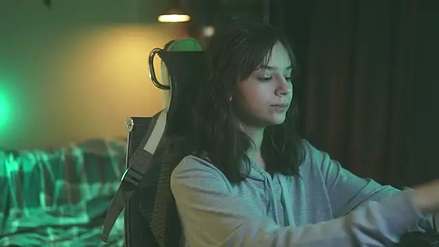 Snapshot of alyssa_sweet chatting on 09-19-25, 03:43 alyssa sweet online show from 09-19-25, 03:43