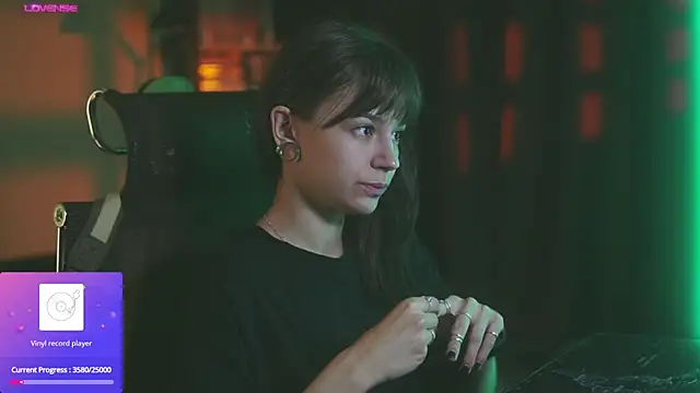 Snapshot of alyssa_sweet chatting on 10-13-25, 05:42 alyssa sweet online show from 10-13-25, 05:42