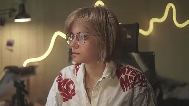 alyssa sweet online show from 05-21-26, 04:21