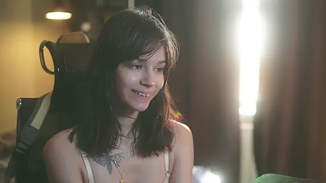 Snapshot of alyssa_sweet chatting on 09-17-25, 04:25 alyssa sweet online show from 09-17-25, 04:25