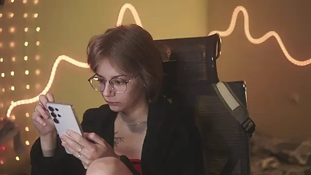 alyssa sweet online show from 04-17-26, 03:53