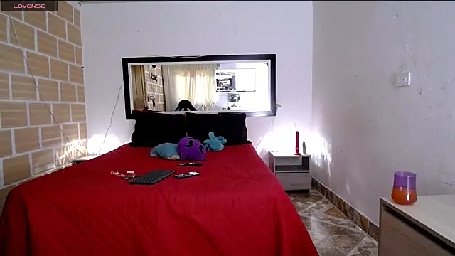 Julieta Rodriguez online show from 11-11-25, 05:41