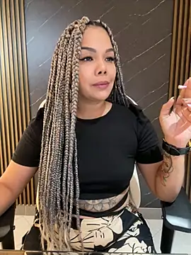 Snapshot of KellyBrooklyn_ chatting on 10-16-25, 12:35 KellyBrooklyn online show from 10-16-25, 12:35