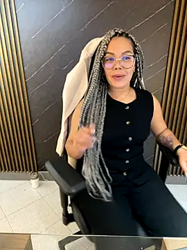 Snapshot of KellyBrooklyn_ chatting on 10-21-25, 01:21 KellyBrooklyn online show from 10-21-25, 01:21