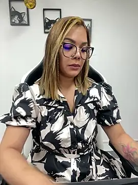 Snapshot of KellyBrooklyn_ chatting on 12-12-24, 12:12 KellyBrooklyn online show from 12-12-24, 12:12