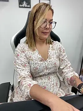 Snapshot of KellyBrooklyn_ chatting on 12-06-24, 02:55 KellyBrooklyn online show from 12-06-24, 02:55