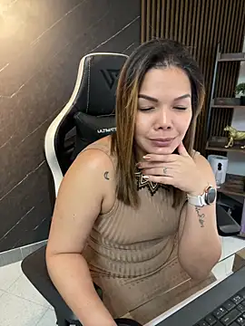 Snapshot of KellyBrooklyn_ chatting on 03-16-26, 02:53 KellyBrooklyn online show from 03-16-26, 02:53