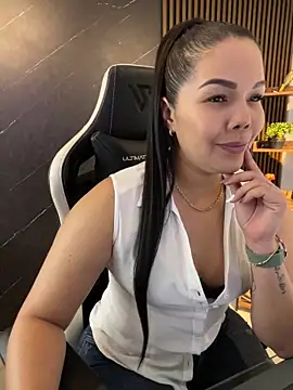 Snapshot of KellyBrooklyn_ chatting on 04-11-26, 03:38 KellyBrooklyn online show from 04-11-26, 03:38