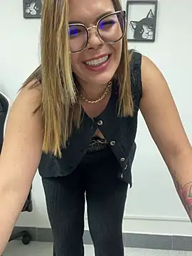 Snapshot of KellyBrooklyn_ chatting on 03-21-25, 03:24 KellyBrooklyn online show from 03-21-25, 03:24