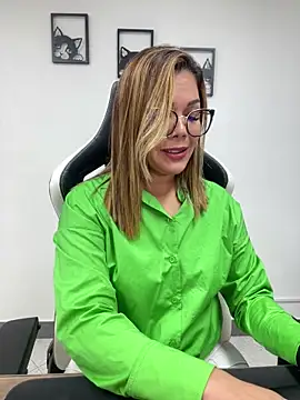 Snapshot of KellyBrooklyn_ chatting on 02-21-25, 02:06 KellyBrooklyn online show from 02-21-25, 02:06