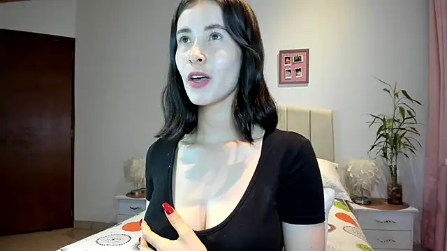 Snapshot of macarena_vallejo chatting on 03-19-25, 04:03 macarena vallejo online show from 03-19-25, 04:03