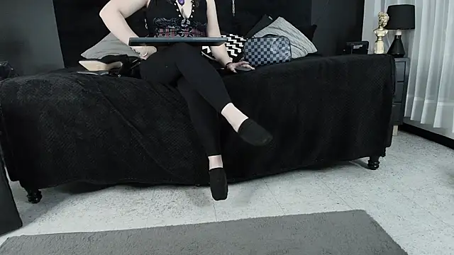  Jade 16 online show from 10-30-25, 11:52