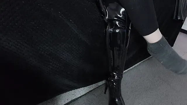  Jade 16 online show from 11-10-25, 11:48