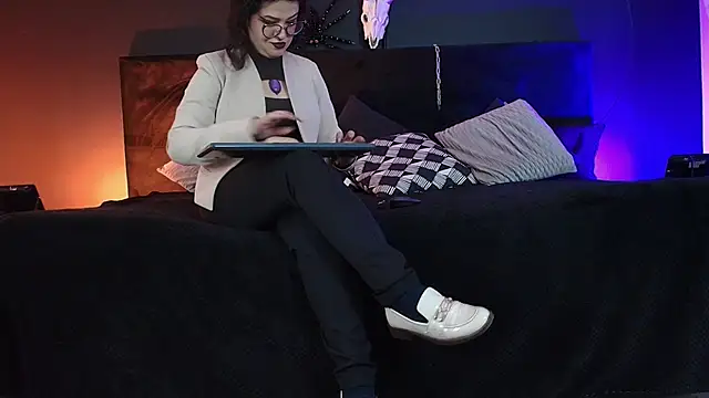  Jade 16 online show from 10-25-25, 12:04