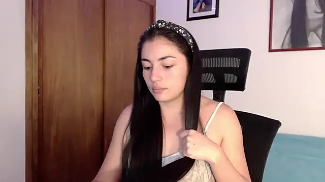 Snapshot of Honey_Aynur20 chatting on 09-23-25, 06:37 Honey Aynur20 online show from 09-23-25, 06:37