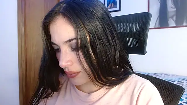 Snapshot of Honey_Aynur20 chatting on 10-27-25, 06:31 Honey Aynur20 online show from 10-27-25, 06:31