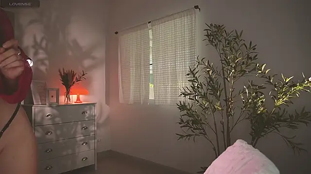 Snapshot of lanabosch chatting on 07-10-26, 12:21 lanabosch online show from 07-10-26, 12:21